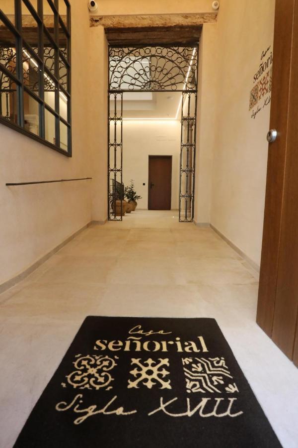 Aparthotel Casa Senorial Del Siglo XVIII Sevilla Exterior foto