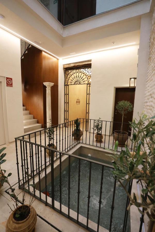 Aparthotel Casa Senorial Del Siglo XVIII Sevilla Exterior foto
